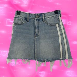 Y2k ripped bottom denim skirt 💙